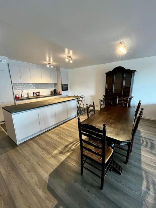 Big Apartment With Parking In Amberes Exterior foto