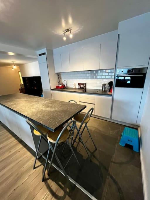 Big Apartment With Parking In Amberes Exterior foto