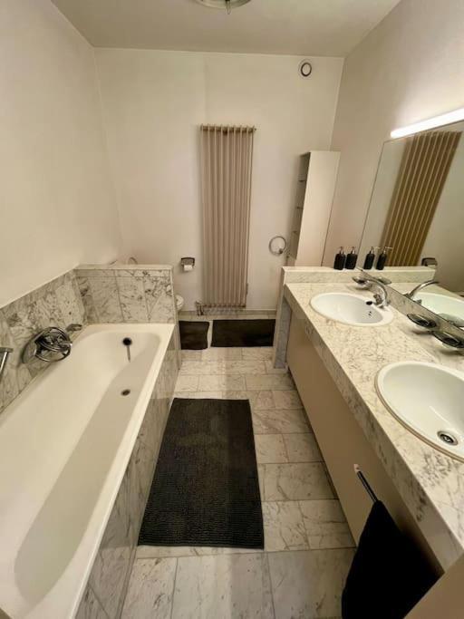 Big Apartment With Parking In Amberes Exterior foto
